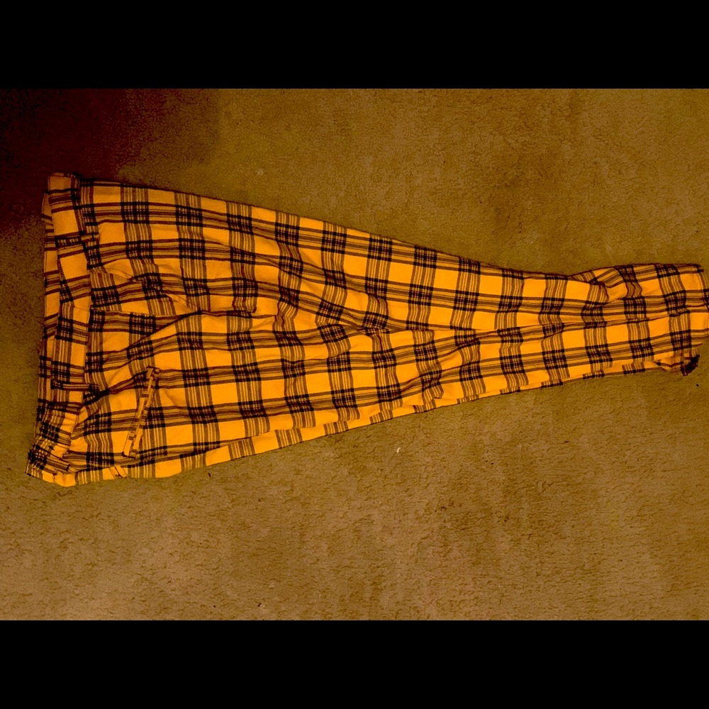 Mustard yellow Large , tight around the thighs